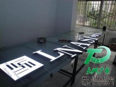发光字绝对适合当前商家们的选择